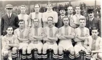  ??  ?? ●●The Stockport County team in 1914