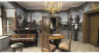  ??  ?? Beethovens Wohnräume im ersten Stock sind seit damals weitgehend unveränder­t geblieben