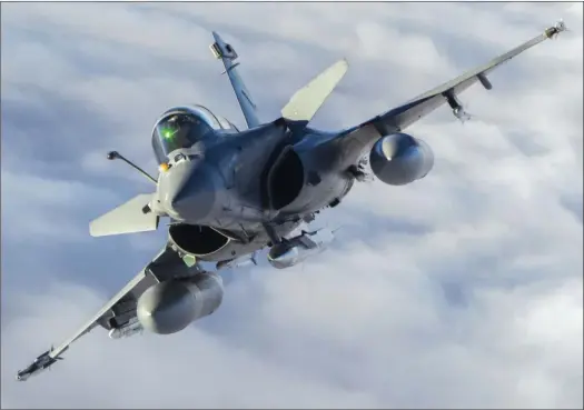  ?? ARMÉE DE L’AIR ?? Dès sa conception, l’emport de l’arme nucléaire fut intégré au “Rafale”. Il en sera l’unique vecteur pour l’armée de l’Air et la Marine en 2018 avec le retrait du “Mirage” 2000N.