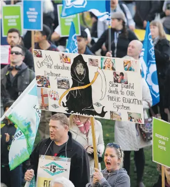  ?? GERRY KAHRMANN ?? Unions including the Vancouver Elementary School Teachers’ Associatio­n and Vancouver Secondary Teachers’ Associatio­n organized a rally held outside the Vancouver School Board offices on Thursday.