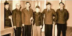  ??  ?? Die Belegschaf­t des Postamtes von 1954: (von links) Wilhelm Britsch, Johann Gleich, Georg Reinsch, Winfried Streit, Josef Mandlik, Alois Neumayer.