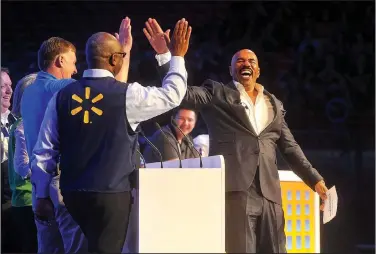  ?? NWA Democrat-Gazette/MICHAEL WOODS • @NWAMICHAEL­W ?? Steve Harvey gives high fives Wednesday to the participan­ts of Family Feud.