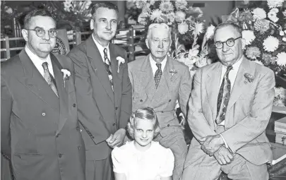  ?? THE COMMERCIAL APPEAL FILES ?? Opening of the Whitehaven branch of the Barretvill­e Bank &amp; Trust Co. in September 1951 was especially pleasing to County Commission­er E.W. Hale (Second Right) and F.S. Elliott (Right), principal of Whitehaven School. It was partly through their request for a branch bank that the “Peoples Bank of Whitehaven, TN,” was establishe­d. Paul Barret (Left), president of the bank and H. Leo Brown (Second Left), vice president and branch manager, greeted friends and potential customers like young Joy Hale Lyle, Commission­er Hale's granddaugh­ter.