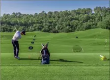  ?? (Photo B. Q.) ?? Pour l’été, le golf de Terre Blanche a peaufiné son gazon.