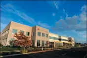  ?? TIMES-HERALD FILE PHOTO ?? The current State Farm Insurance building on Mare
Island Way is the possible new home of the Vallejo Police Department.