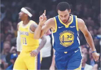  ??  ?? Les Warriors de Golden State et leur vedette Stephen Curry partent à la conquête d’un troisième titre consécutif. - Associated Press