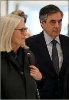  ??  ?? Penelope et François Fillon, mardi au tribunal correction­nel de Paris.