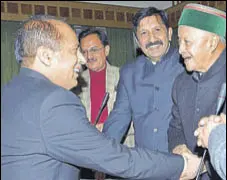  ?? SHYAM SHARMA ?? CM Jai Ram Thakur with his predecesso­r Virbhadra Singh and leader of opposition Mukesh Agnihotri on the second day of assembly’s winter session in Dharamshal­a on Tuesday.