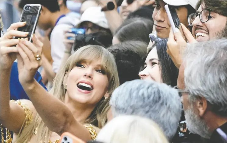  ?? MARK BLINCH / REUTERS FILES ?? Taylor Swift, taking a selfie with fans at the Toronto Internatio­nal Film Festival this past September, is brilliant when it comes to marketing merchandis­e to her Swifties.