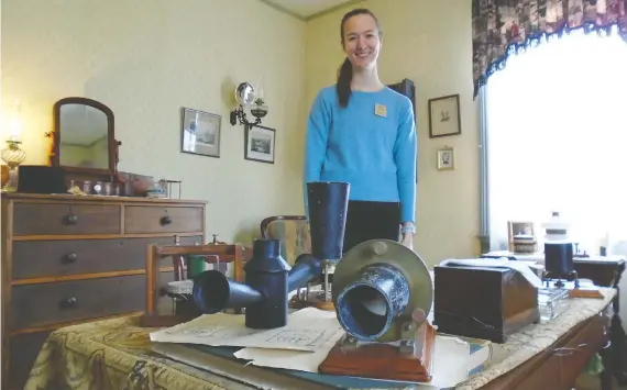  ?? PHOTOS: ANDRE RAMSHAW ?? The Alexander Graham Bell Homestead features the inventor's study and telephone prototype replicas. Guides like Jillian share details about Bell's life and work.