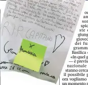  ??  ?? Sulla porta Il messaggio lasciato dal 12enne sulla porta di casa di Astori per Francesca e Vittoria