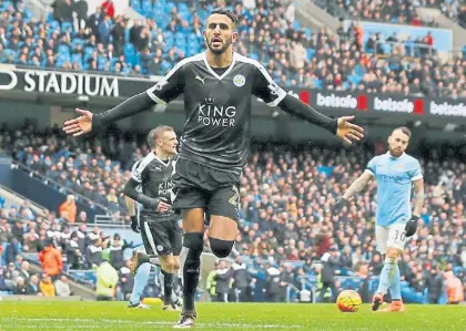  ?? REUTERS ?? Zurdo. Ryad Mahrez usa el 26 en el Leicester. Grita un gol del Leicester campeón al City de Otamendi.