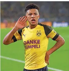  ?? FOTO: GENTSCH/DPA ?? Höre ich da Fanjubel? Der Dortmunder Jadon Sancho feiert einen Treffer. Der Engländer ist eines der aufstreben­den Talente in der Bundesliga.