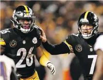  ?? KEITH SRAKOCIC/THE ASSOCIATED PRESS ?? Pittsburgh Steelers running back Le’Veon Bell, left, has been lambasted by his teammates for holding out.