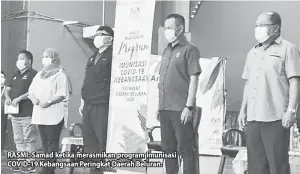  ??  ?? RASMI: Samad ketika merasmikan program Imunisasi COVID-19 Kebangsaan Peringkat Daerah Beluran.