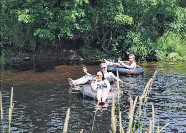  ?? CHRIS SAULNIER ?? Everyone seems to love tubing. This group includes tubers who have come from as far away as Alberta to tube on the Gaspereau River.