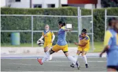  ??  ?? En juego de preparació­n rumbo a la Copa Telmex, Lobas se impuso 3-1 a las Ex Lobas.