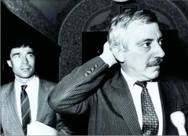  ?? FOTO: TINE HARDEN ?? Anders Fogh Rasmussen overtog formandspo­sten efter Ellemann-Jensen i 1998. Her ses de to i regeringså­rene i 80’erne.