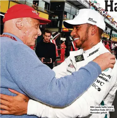  ??  ?? Niki Lauda hatte Lewis Hamilton Ende 2012 zu Mercedes geholt.