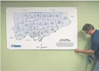  ?? RICK MADONIK TORONTO STAR ?? This map shows the geographic boundaries of Toronto’s 25 wards. The civic election takes place on Monday.