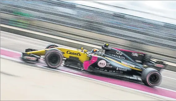  ?? FOTO: EFE ?? El piloto madrileño Carlos Sainz, en una de las imágenes de las sesiones de libres del Gran Premio de Estados Unidos disputado este fin de semana