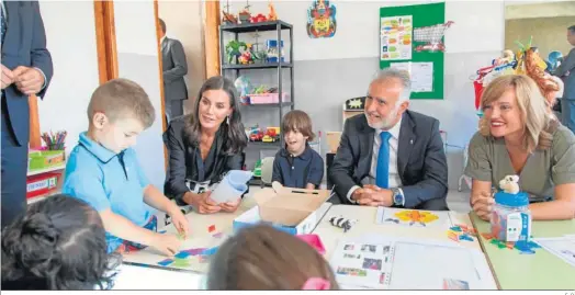  ?? E. P. ?? La reina Letizia, el presidente de Canarias, Ángel Víctor Torres, y la ministra de Educación, Pilar Alegría.