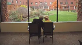  ?? MIKE DE SISTI / MILWAUKEE JOURNAL SENTINEL ?? Martin J. Schreiber, a former Wisconsin governor, looks out into a courtyard as he visits his wife, Elaine Schreiber, at The Lutheran Home on W. North Ave. in Wauwatosa.