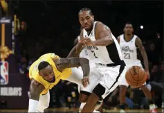  ?? RINGO H.W. CHIU - THE ASSOCIATED PRESS ?? Los Angeles Lakers’ LeBron James, left, and Los Angeles Clippers’ Kawhi Leonard (2) chase the ball during the second half of an NBA basketball game Wednesday, Dec. 25, 2019, in Los Angeles. The Clippers won 111106.