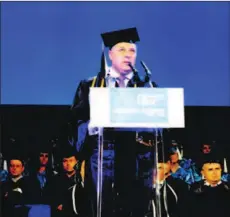  ??  ?? Prof. dr. Adrian Civici në ceremoninë e parë të diplomimit në UET, para 10 vitesh