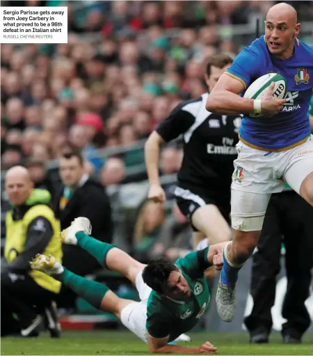  ?? RUSSELL CHEYNE/REUTERS ?? Sergio Parisse gets away from Joey Carbery in what proved to be a 96th defeat in an Italian shirt