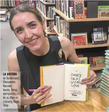  ?? ?? la AUTORA de Borderland, alessandra Narváez Varela, firma ejemplares de su libro en literarity Book shop