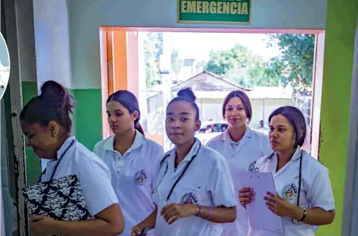  ?? (Foto EU/DG Echo/maxencebra­dley) ?? Emergenza Le infermiere dell’ospedale di frontiera Ramon Matias Mella di Dajabón, in Repubblica Dominicana