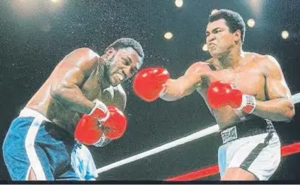  ??  ?? Smokin’ Joe Frazier y Muhammad Ali mantuviero­n una de las rivalidade­s más acérrimas de la historia del boxeo, dos personalid­ades opuestas que echaban chispas enfrentada­s en el ring. Dejaron tres sensaciona­les peleas para la posteridad