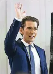  ?? FOTO: DPA ?? Sebastian Kurz nach den ersten Hochrechnu­ngen vor Anhängern.