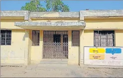  ??  ?? A closed hospital in Paras village, where more than 30 people have died in less than two weeks, say locals.