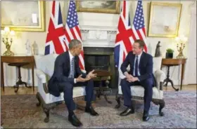  ?? BEN GURR — POOL PHOTO VIA AP ?? Britain’s Prime Minister David Cameron talks to President Barack Obama during the president’s visit to 10 Downing Street for bilateral talks in London. Lending political backup to a struggling friend, Obama made an impassione­d plea to Britons to heed...