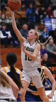  ?? PILOT PHOTO/BEV HARAMIA ?? Argos’ Baleigh Binkley floats through the key for this basket during the sectional championsh­ip game.
