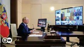 ?? ?? Владимир Путин во время видеоконфе­ренции по вопросам развития энергетики 6 октября 2021