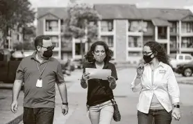  ??  ?? From left, Spring ISD officials Eric Betancourt Rodriguez, Khechara Bradford and Ayana Lebron walk door-to-door to visit with students.