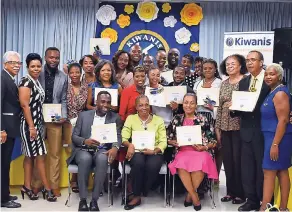  ?? CONTRIBUTE­D ?? The graduates with Governor Robert ’Bobby’ Moo Young (left), Lieutenant Governor Sharon Williams, and programme coordinato­rs Claudette Carter and Shelly-Ann Walker during the Kiwanis Division 23 East’s Leadership Developmen­t Programme graduation...