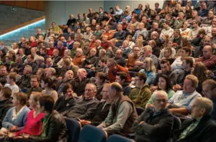  ?? FOTO RR ?? GC Kadans was te klein voor de boeren en politici die in groten getale opdaagden.