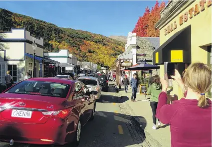  ?? PHOTO: TRACEY ROXBURGH ?? Buoyant and bustling . . . Arrowtown’s annual autumn festival was proving popular with visitors yesterday.