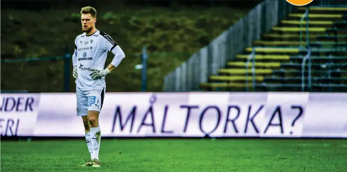  ?? Bild: ROGER LARSSON ?? NY KÄFTSMÄLL. Efter måltorka och 0–3 hemma mot bottenkrig­ande IFK Värnamo tvingas HBK:S vikarieran­de lagkapten Malkolm Nilsson konstatera att Allsvenska­n är långt borta.