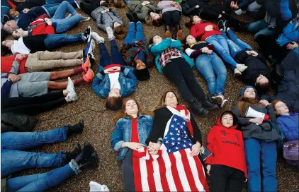  ?? AP PHOTO ?? Demonstrat­ors participat­e in a “lie-in” during a protest in favour of gun control reform in front of the White House, Monday.