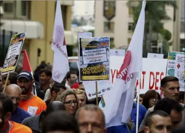  ??  ?? D’après la police, ils étaient  à manifester hier dans les rues de Monaco.