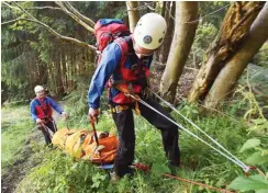  ?? Foto: dpa/Swen Pförtner ?? Rettungsüb­ung bei St. Andreasber­g im Oberharz