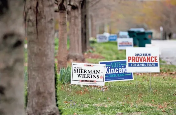  ?? ?? Campaign signs for candidates running for the Springfiel­d Public Schools Board of Education on Tuesday.