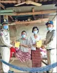  ?? GENERAL DEPARTMENT OF IDENTIFICA­TION ?? A couple receive their family book in Prey Veng province.