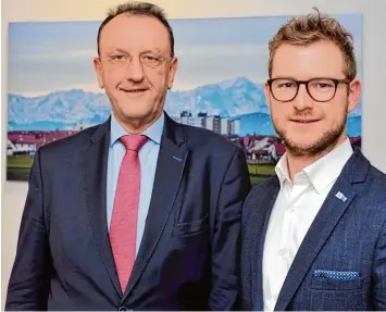  ?? Foto: Thorsten Jordan ?? Der Vorsitzend­e des IHK Regionalau­sschusses Reinhard Häckl (links) und der Geschäftss­tellenleit­er der IHK Weilheim Jens Wu cherpfenni­g sind ein engagierte­s Team und haben das Ohr am Unternehme­r.