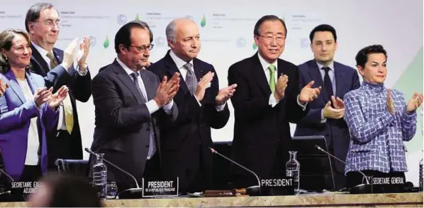  ?? AFP ?? Full support French Ecology Minister Segolene Royal, French President Francois Hollande, French Foreign Minister Laurent Fabius and United Nations Secretary-General Ban Ki-moon applaud after a statement at the COP21 Climate Conference in Le Bourget,...